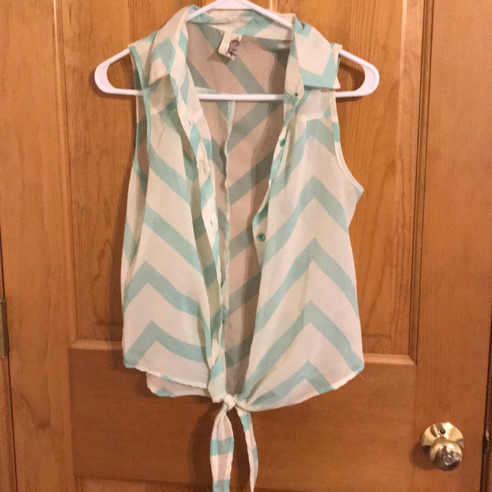 Size S Francescas chevron top